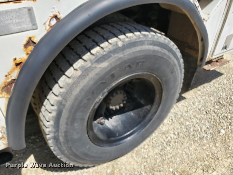 image for item DF8958 1988 Ford 8000  bucket truck