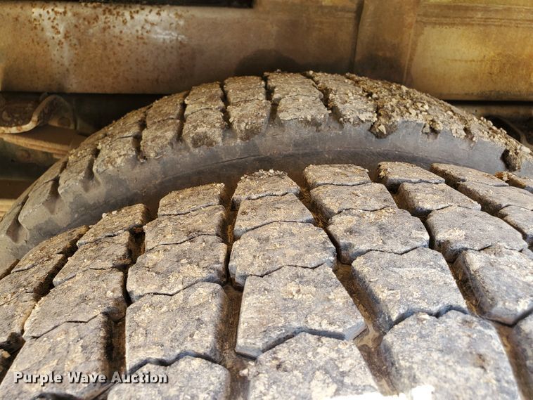 image for item DF8958 1988 Ford 8000  bucket truck