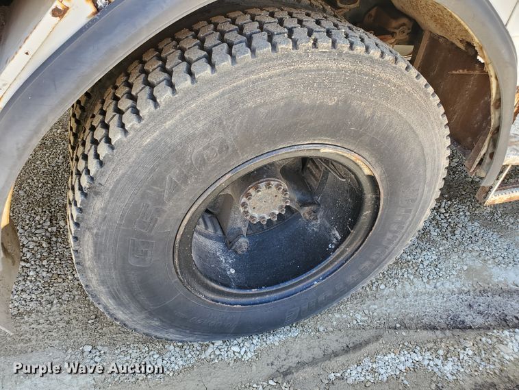 image for item DF8958 1988 Ford 8000  bucket truck