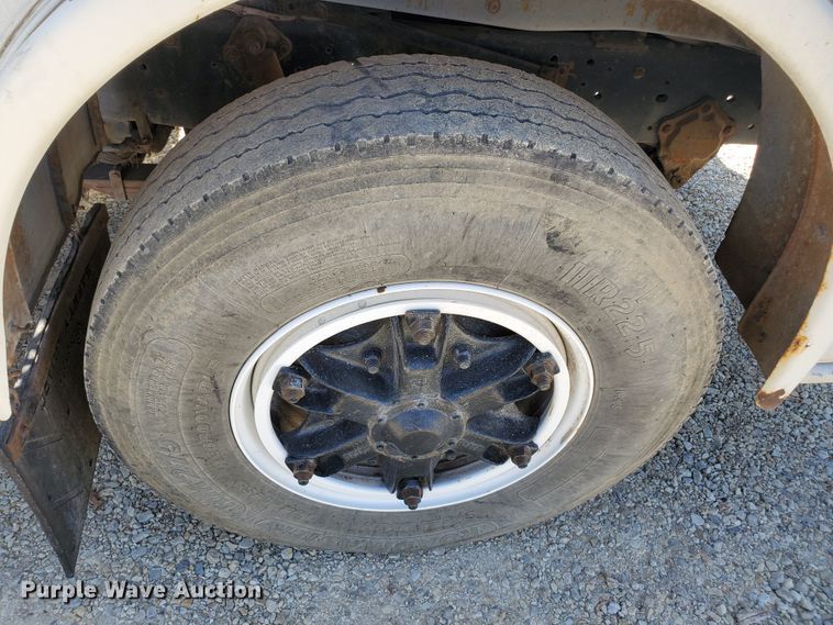 image for item DF8958 1988 Ford 8000  bucket truck