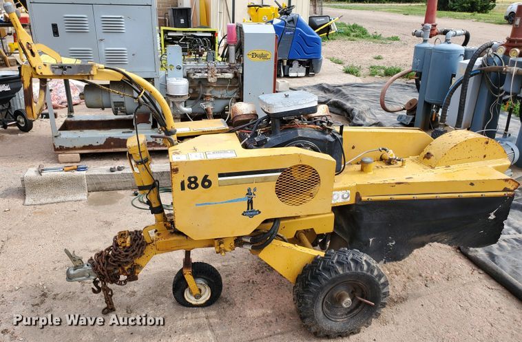 image for item DF8982 1988 Vermeer 186 stump grinder