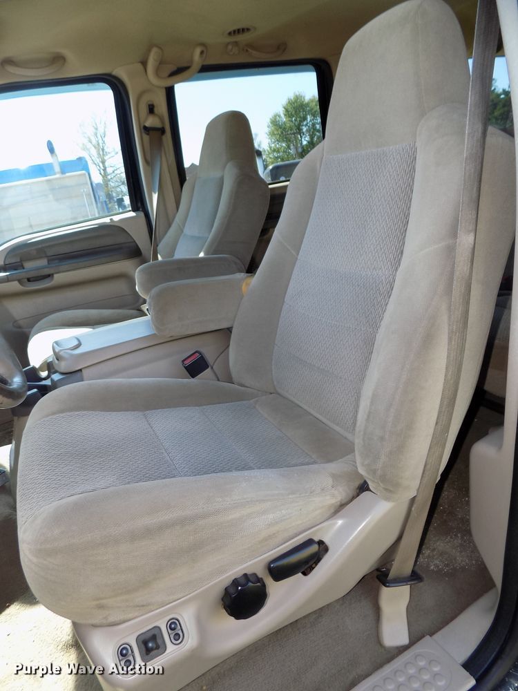 image for item DG2594 2004 Ford Excursion XLT  SUV