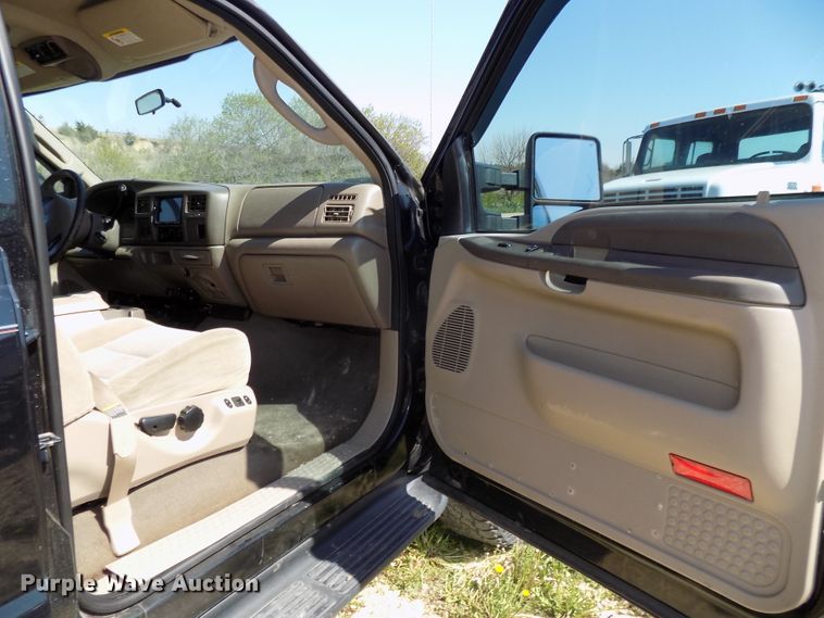 image for item DG2594 2004 Ford Excursion XLT  SUV