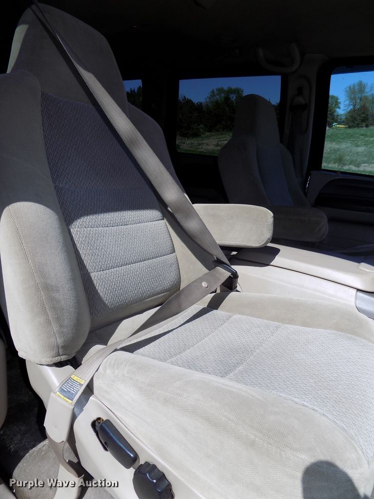 image for item DG2594 2004 Ford Excursion XLT  SUV