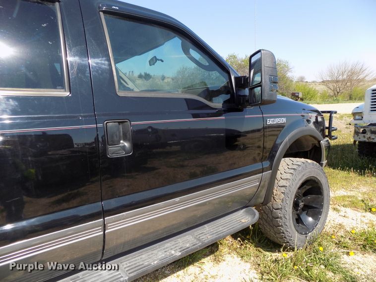 image for item DG2594 2004 Ford Excursion XLT  SUV