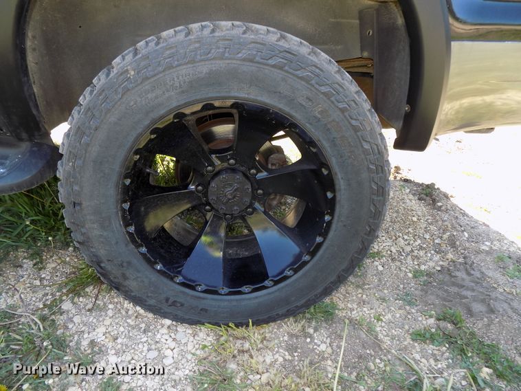 image for item DG2594 2004 Ford Excursion XLT  SUV