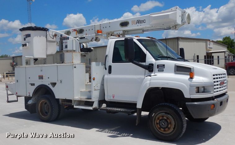 image for item DG6793 2007 GMC C5500  bucket truck