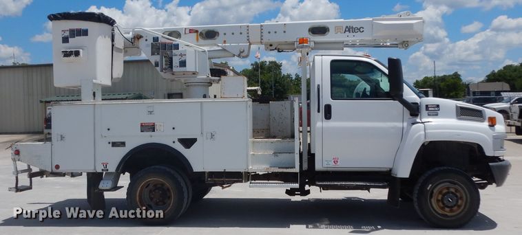 image for item DG6793 2007 GMC C5500  bucket truck