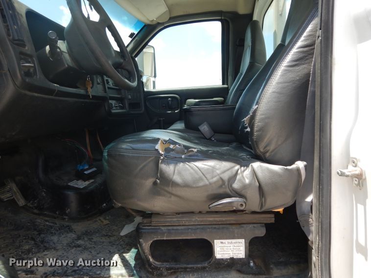 image for item DG6793 2007 GMC C5500  bucket truck