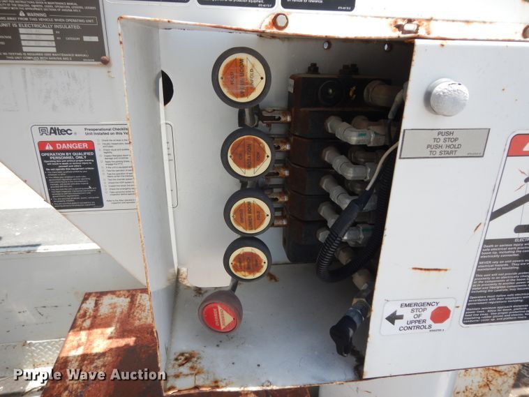 image for item DG6793 2007 GMC C5500  bucket truck