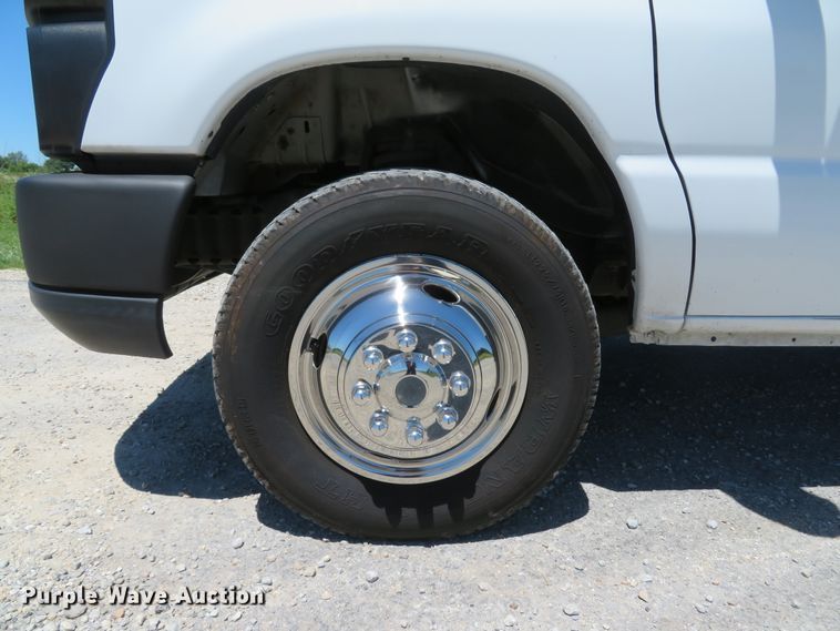 image for item DH1018 2012 Ford E350 Super Duty  box truck