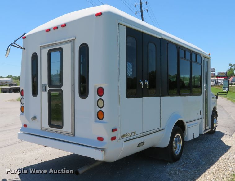 image for item DH1019 2006 Ford E350 Super Duty  shuttle bus
