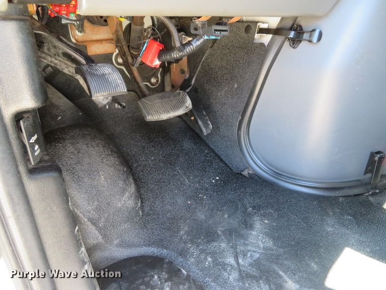 image for item DH1019 2006 Ford E350 Super Duty  shuttle bus