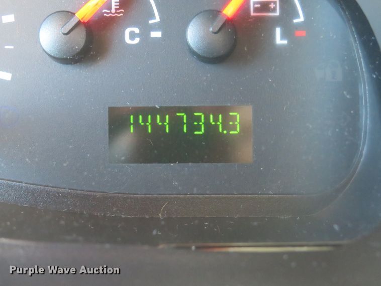 image for item DH1019 2006 Ford E350 Super Duty  shuttle bus