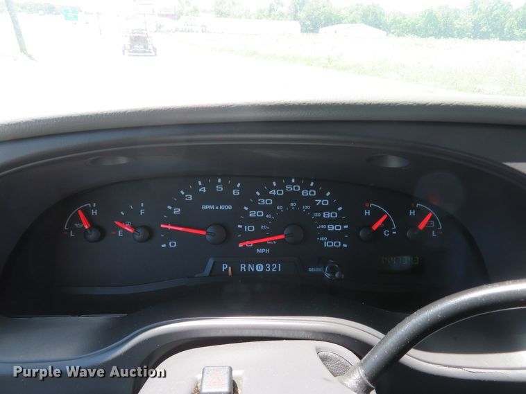 image for item DH1019 2006 Ford E350 Super Duty  shuttle bus