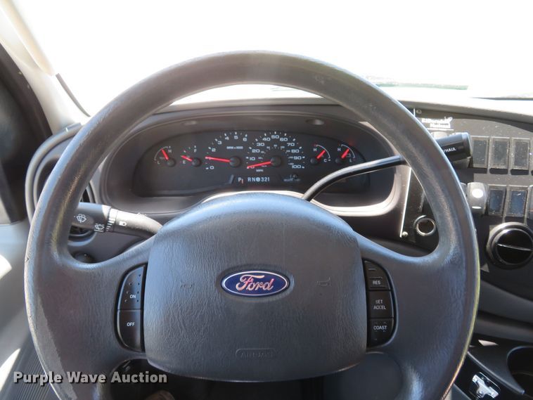 image for item DH1019 2006 Ford E350 Super Duty  shuttle bus