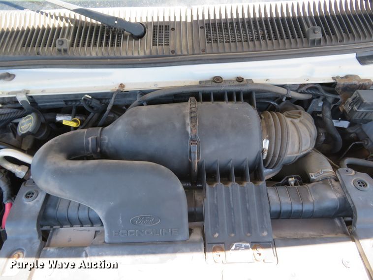 image for item DH1019 2006 Ford E350 Super Duty  shuttle bus