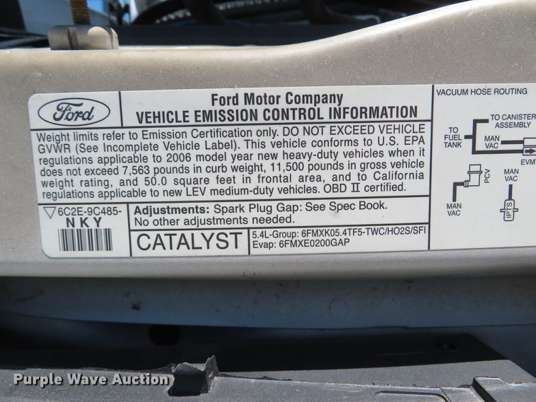 image for item DH1019 2006 Ford E350 Super Duty  shuttle bus