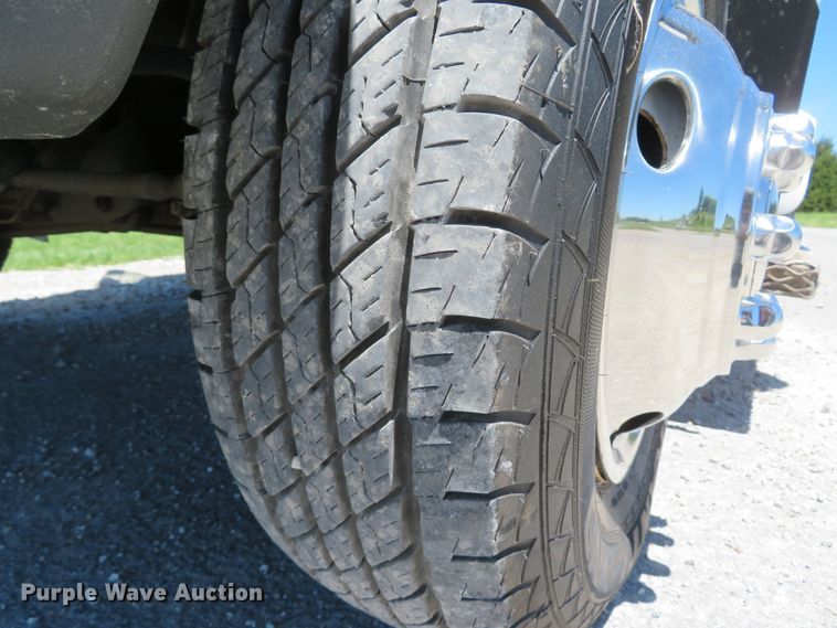 image for item DH1019 2006 Ford E350 Super Duty  shuttle bus