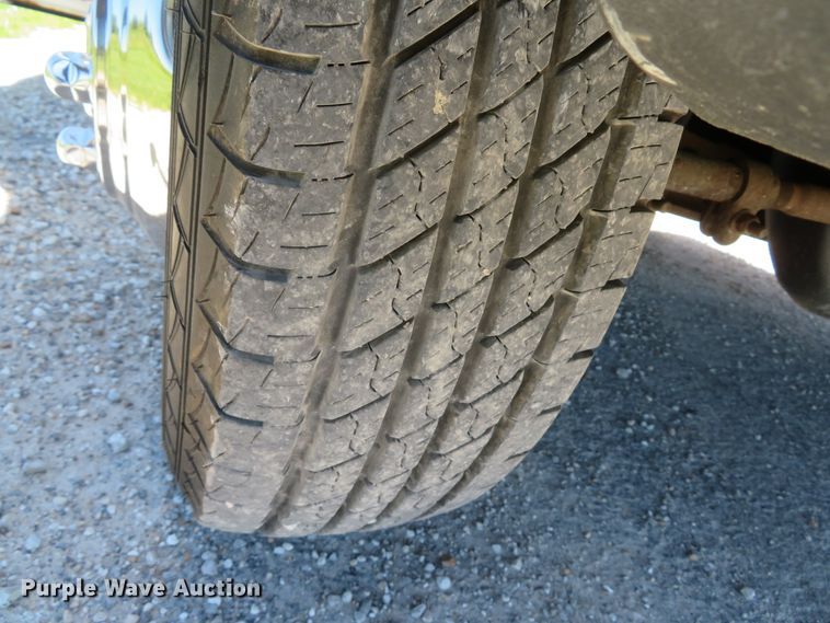 image for item DH1019 2006 Ford E350 Super Duty  shuttle bus