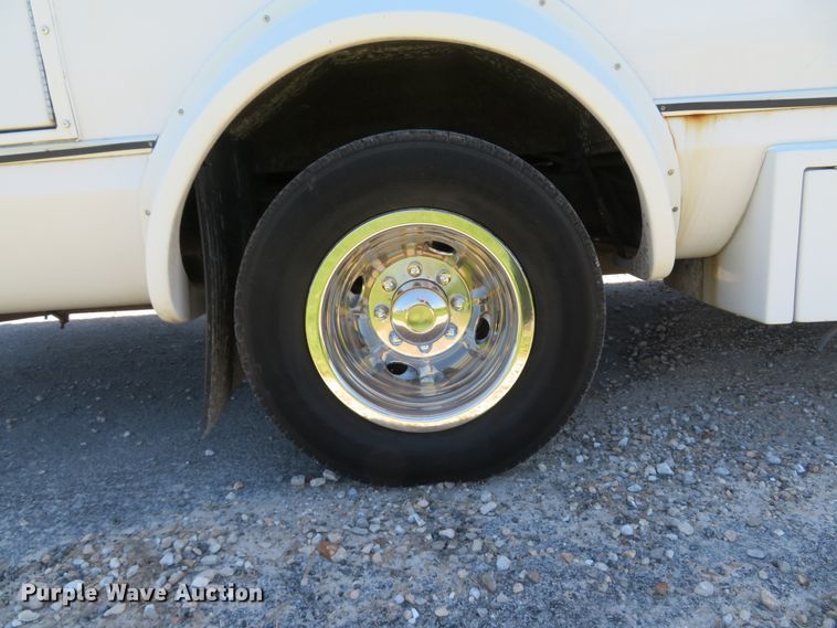 image for item DH1019 2006 Ford E350 Super Duty  shuttle bus