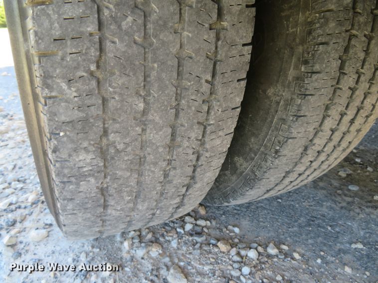 image for item DH1019 2006 Ford E350 Super Duty  shuttle bus