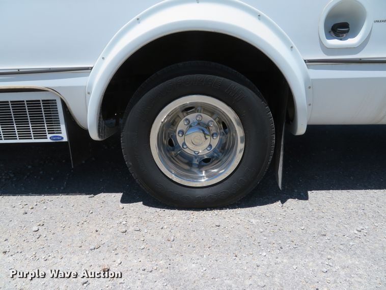 image for item DH1019 2006 Ford E350 Super Duty  shuttle bus