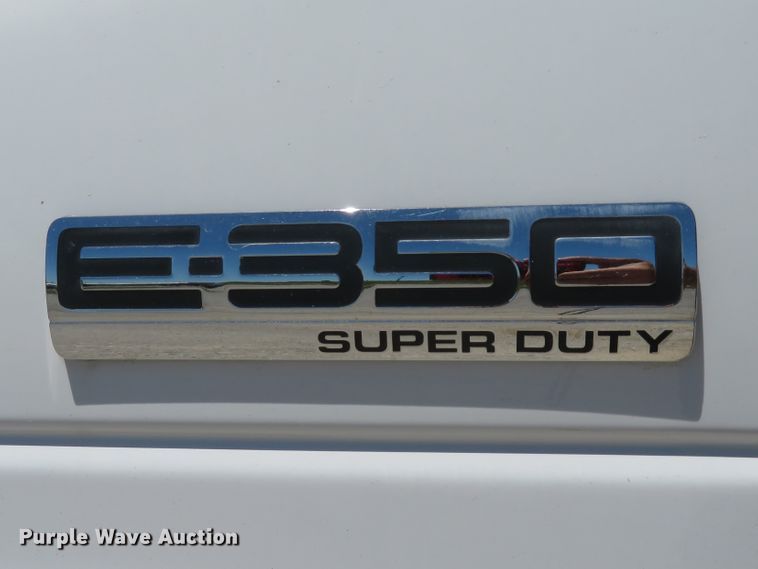 image for item DH1019 2006 Ford E350 Super Duty  shuttle bus