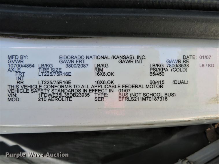 image for item DH1019 2006 Ford E350 Super Duty  shuttle bus