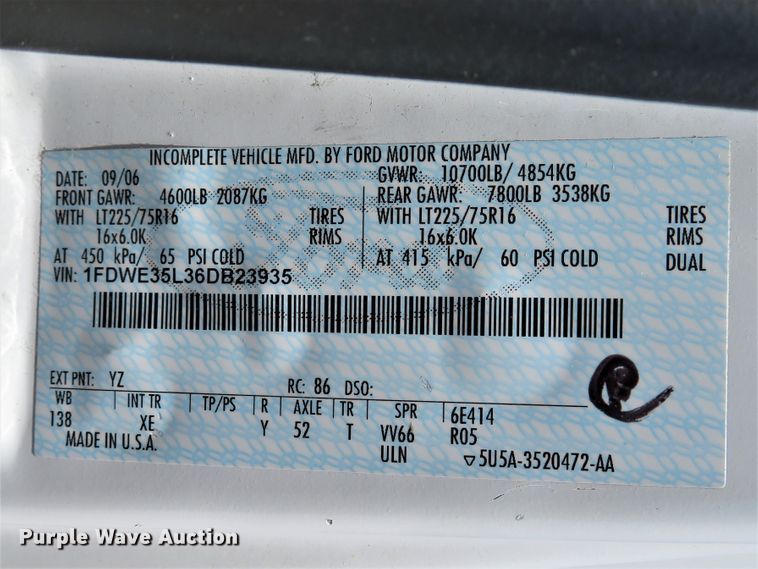 image for item DH1019 2006 Ford E350 Super Duty  shuttle bus