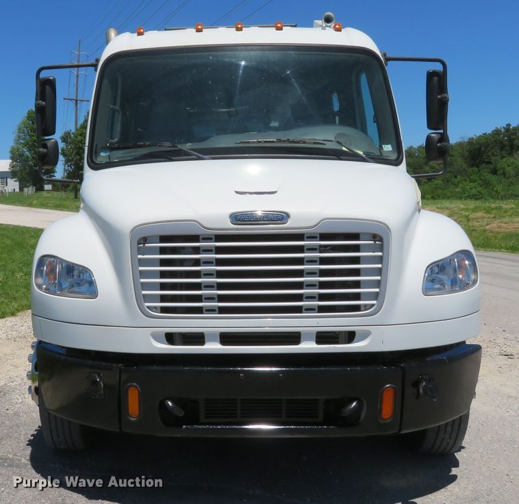 image for item DH1020 2009 Freightliner Business Class M2  service truck
