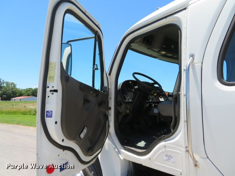 image for item DH1020 2009 Freightliner Business Class M2  service truck