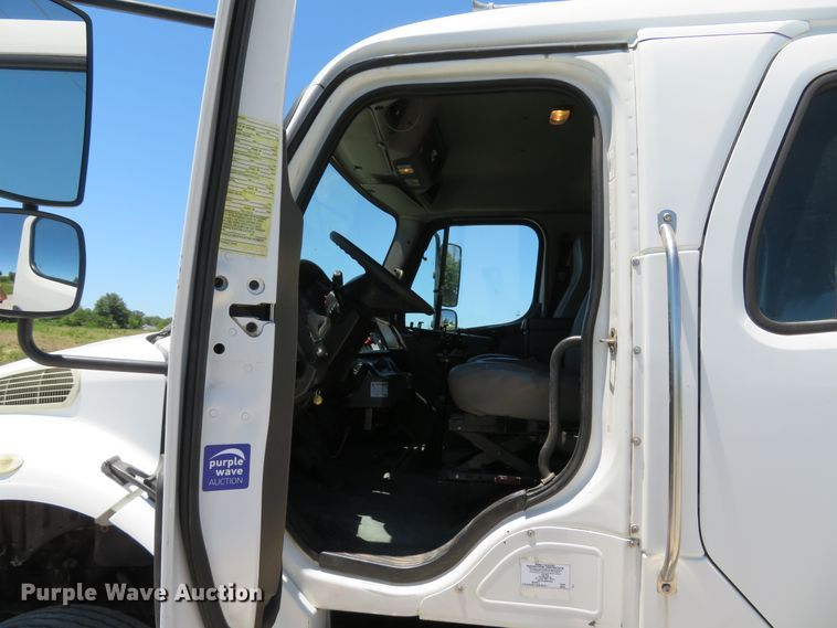 image for item DH1020 2009 Freightliner Business Class M2  service truck