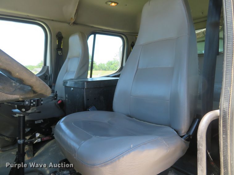 image for item DH1020 2009 Freightliner Business Class M2  service truck