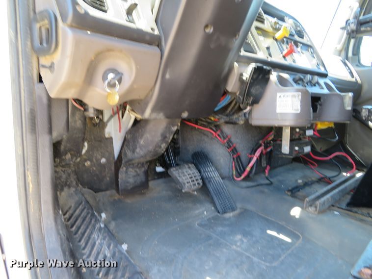 image for item DH1020 2009 Freightliner Business Class M2  service truck