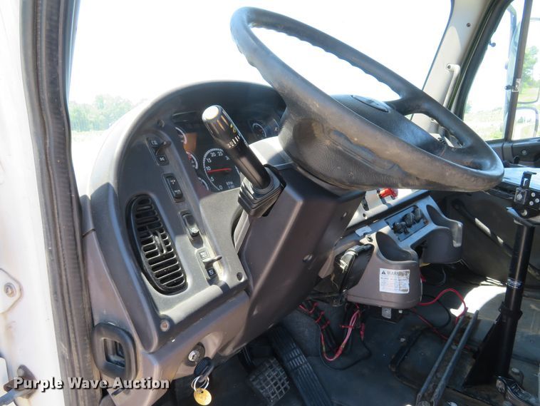 image for item DH1020 2009 Freightliner Business Class M2  service truck