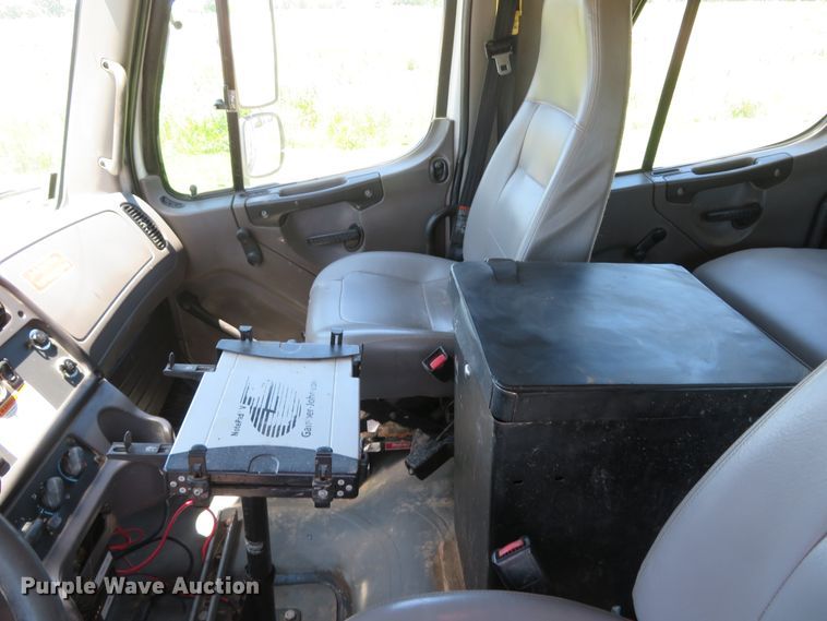 image for item DH1020 2009 Freightliner Business Class M2  service truck