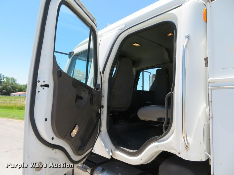 image for item DH1020 2009 Freightliner Business Class M2  service truck