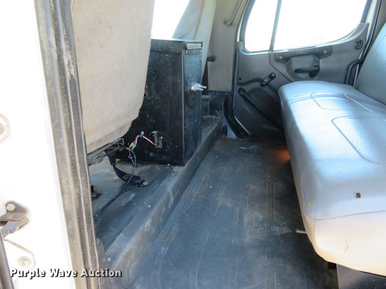 image for item DH1020 2009 Freightliner Business Class M2  service truck