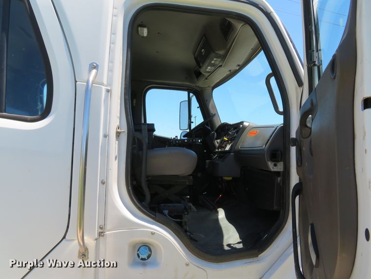 image for item DH1020 2009 Freightliner Business Class M2  service truck