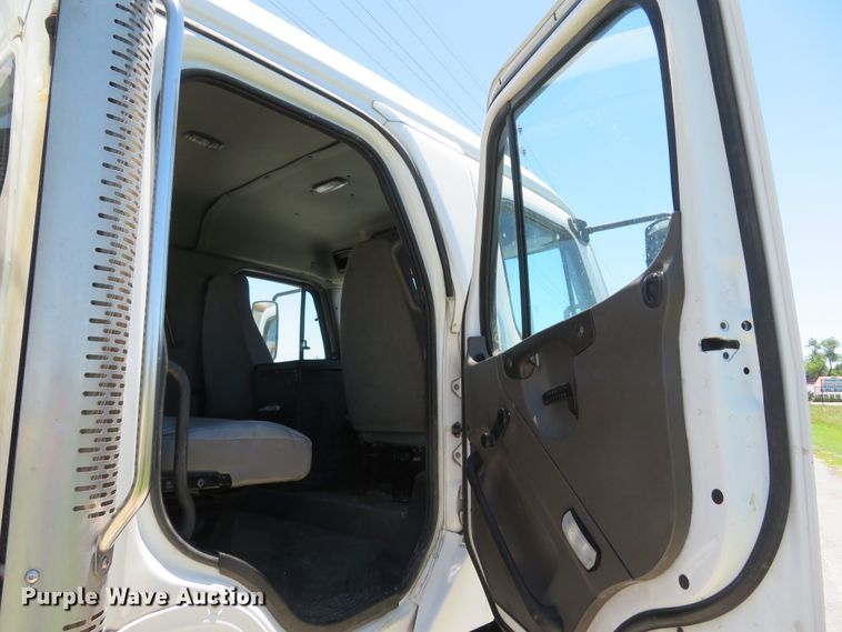 image for item DH1020 2009 Freightliner Business Class M2  service truck