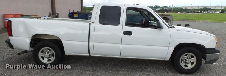 image for item DH3774 2004 Chevrolet Silverado 1500  Ext. Cab pickup truck