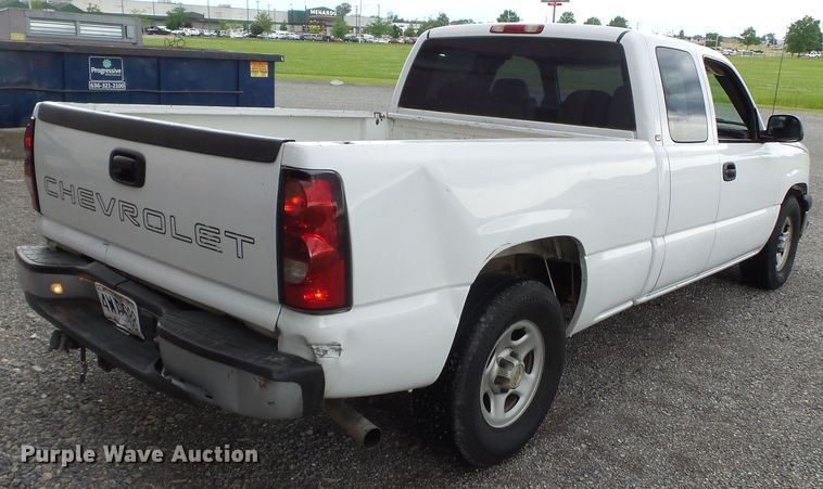 image for item DH3774 2004 Chevrolet Silverado 1500  Ext. Cab pickup truck