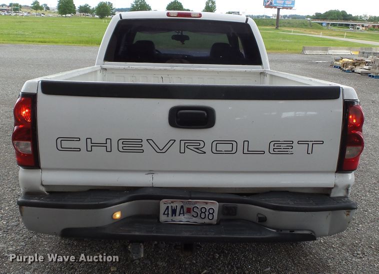 image for item DH3774 2004 Chevrolet Silverado 1500  Ext. Cab pickup truck