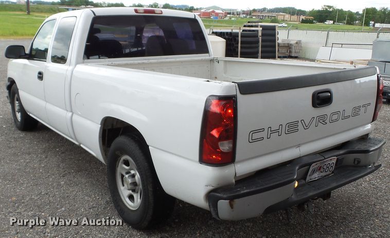 image for item DH3774 2004 Chevrolet Silverado 1500  Ext. Cab pickup truck