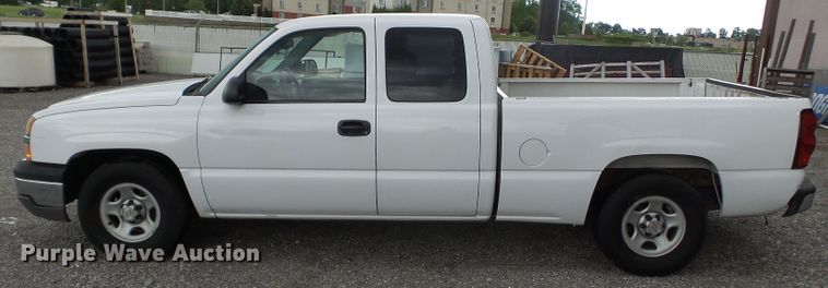 image for item DH3774 2004 Chevrolet Silverado 1500  Ext. Cab pickup truck