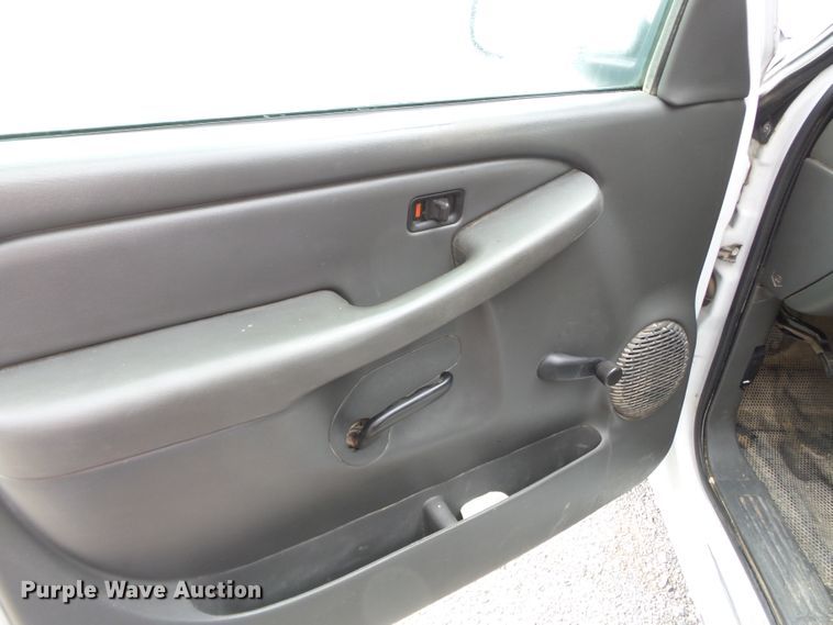 image for item DH3774 2004 Chevrolet Silverado 1500  Ext. Cab pickup truck