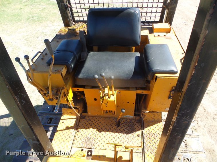 image for item DH4955 1977 Case 450  dozer