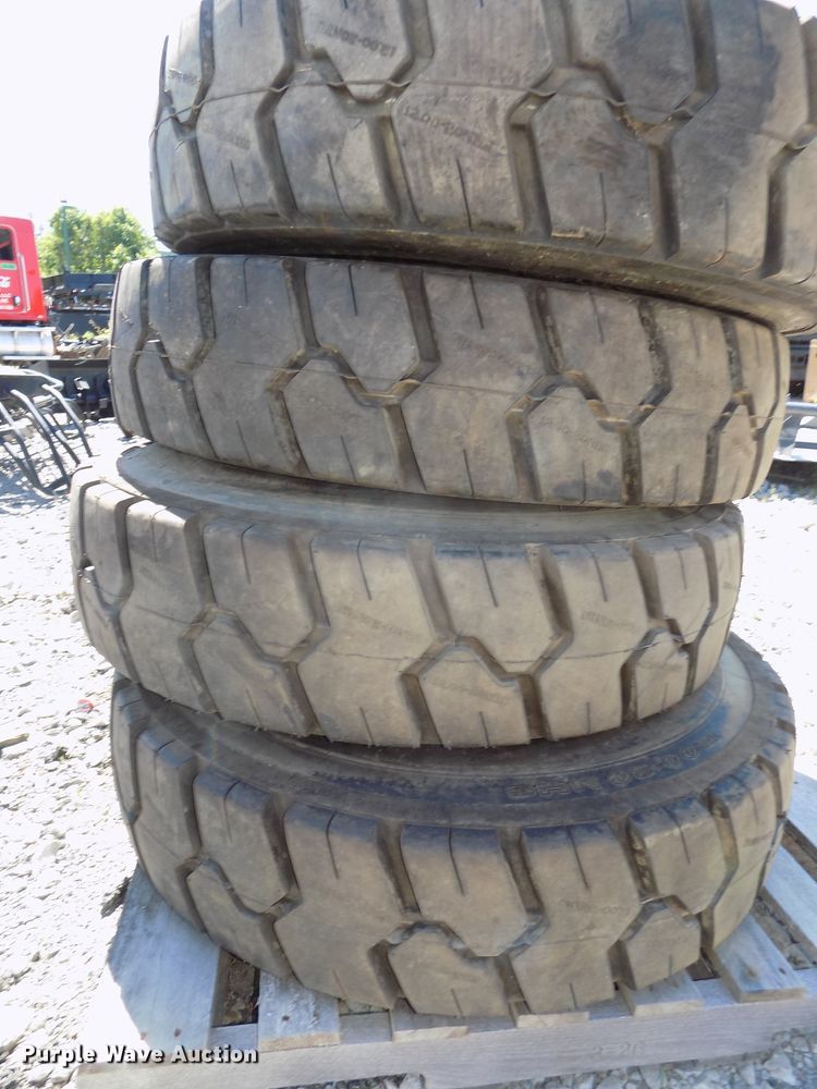 image for item DO9339 (4) 12.00x20 tires