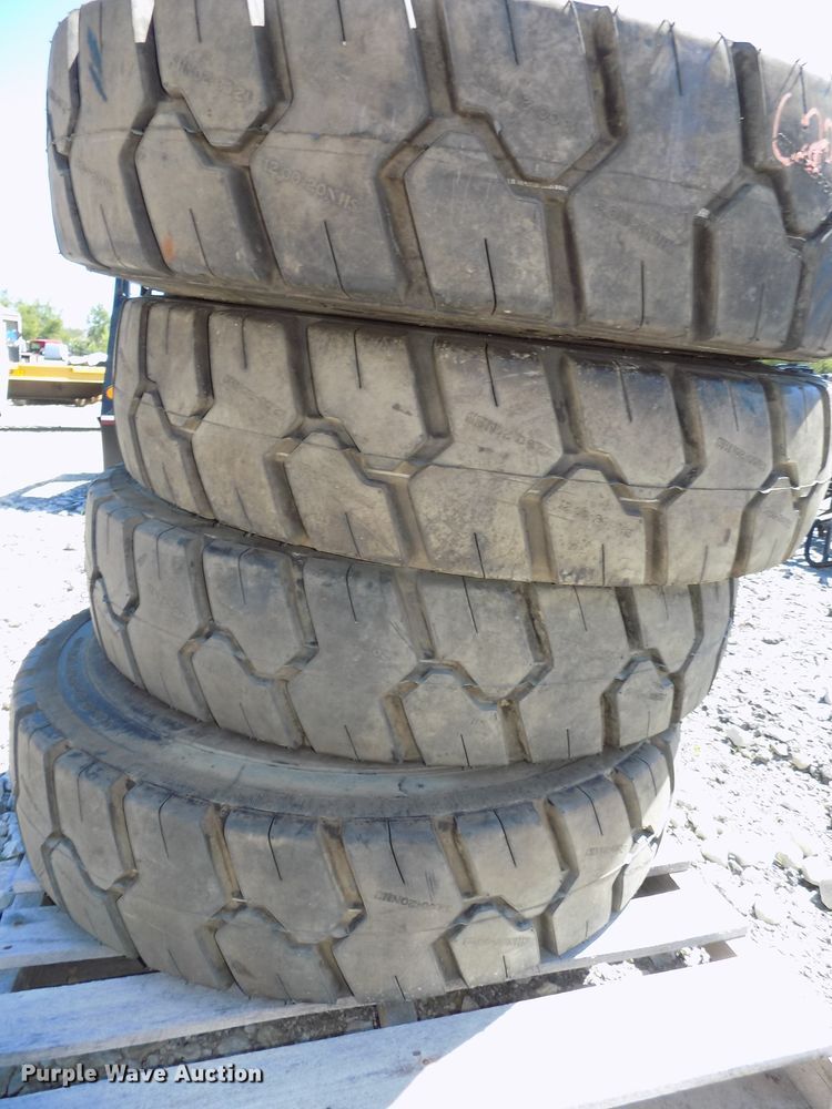 image for item DO9339 (4) 12.00x20 tires